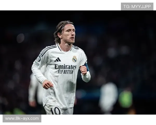 莫德里奇替补席掩面，皇马老将欧冠绝唱感人至深