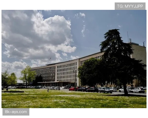 战术板:图解塞尔维亚在比赛第60分钟的一次成功防守反击,源于精准的区域联防 战术板:图解塞尔维亚在比赛第60分钟的一次成功防守反击,源于精准的区域联防